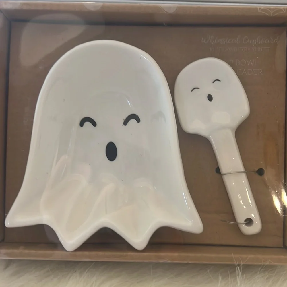 Whimsical Cupboard 10 strawberry street ghost dip bowl and spreader.